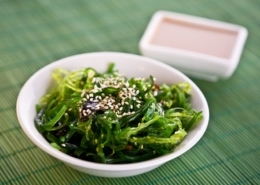 Wakame - ein delikater Seegras-Salat